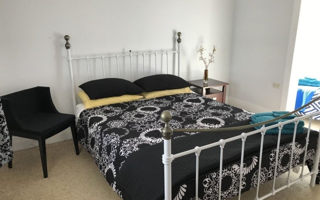 Villa on Grey Street – Guest Rooms – Hamilton