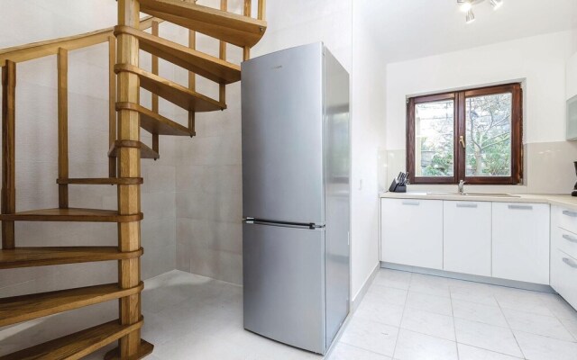 Beautiful Home in Smokvica With Wifi and 6 Bedrooms