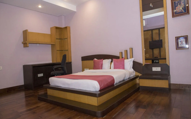 OYO 11345 Hotel White House Inn