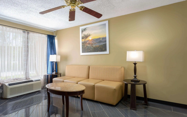 Days Inn by Wyndham Greensboro Airport