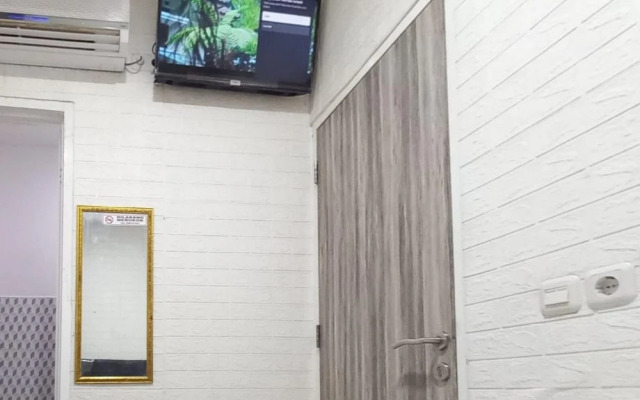 RedDoorz @ Luxury Homestay near Aloha Waru Surabaya