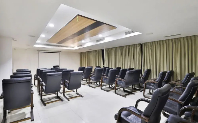 OYO 13479 Hotel Grand Nakshatra