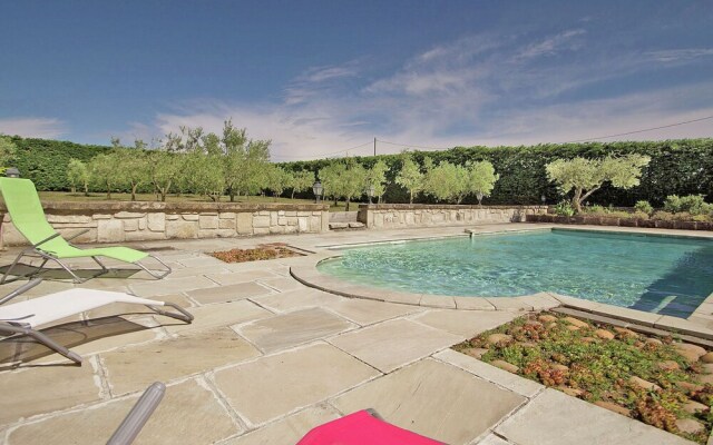 Welcoming Villa with Private Pool in Montfrin