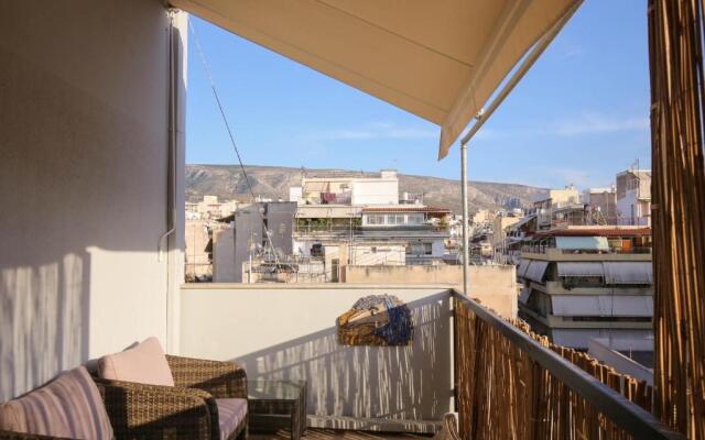 Exceptional modern studio in Athens, big balcony, central & calm