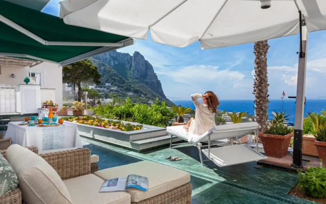 JJ Capri in Capri With 2 Bedrooms and 2 Bathrooms
