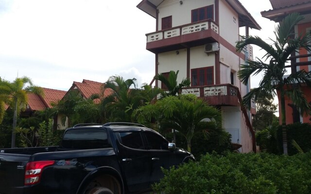 Lanta School Beach Resort