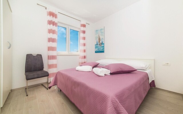 Beautiful Home in Trogir With Sauna, Wifi and 6 Bedrooms