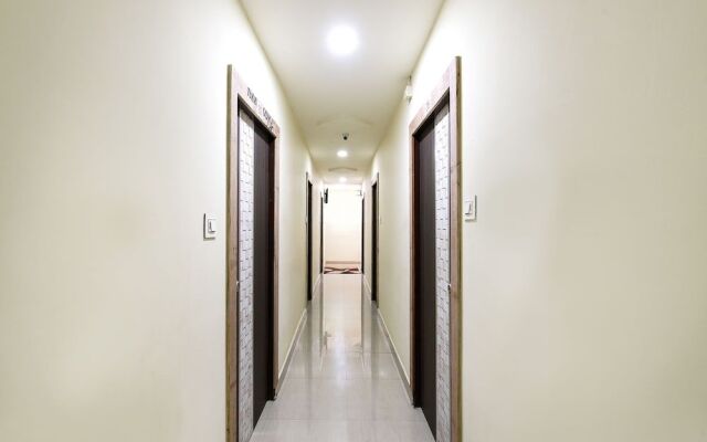 OYO 28367 Akshaya Grand