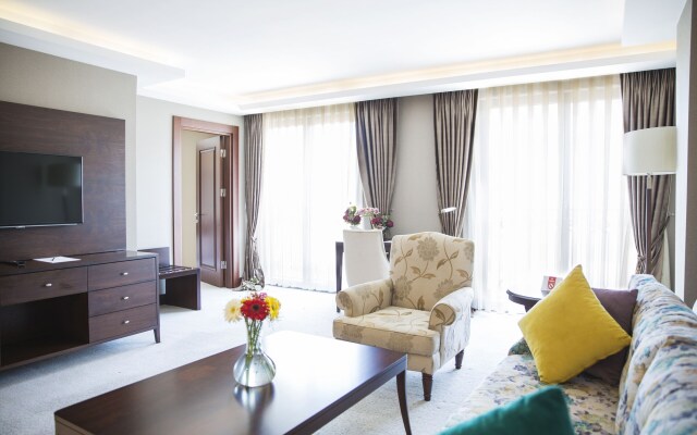 Grand Aras Hotel & Suites