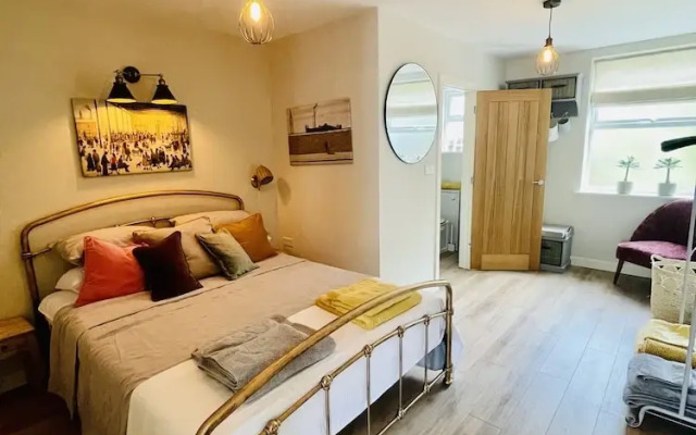 The Art Attic a Stylish Boutique Apartment