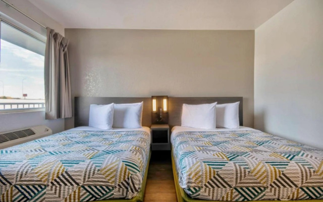 Studio 6 Albuquerque, NM – Midtown