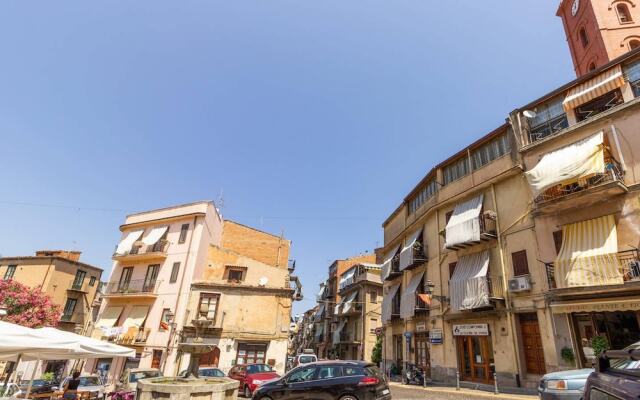 Studio in Castelbuono with wonderful city view balcony and WiFi 13 km from the beach