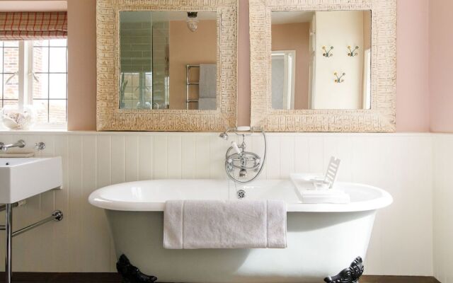 Impressive Country Estate Sleeps 17