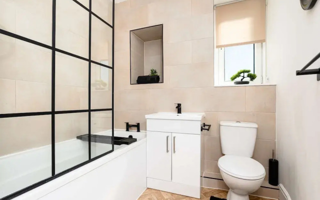 2 Bedroom Apartment-free Parking