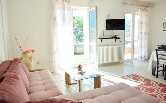 Waterfront Apartment Petrovina