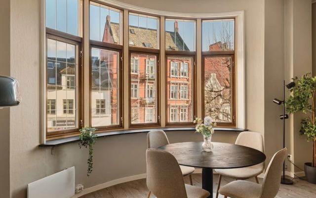 Fløyen Suites - Private Rooms I Location