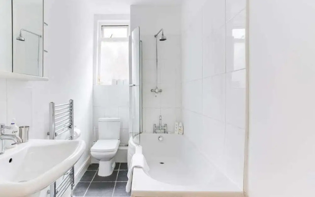 Sunny & Stylish 2bed Duplex in Maida Vale