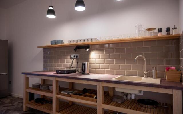 ART Hostel & Apartments