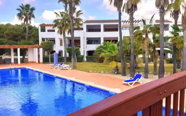 Apartamento en complejo con piscina
