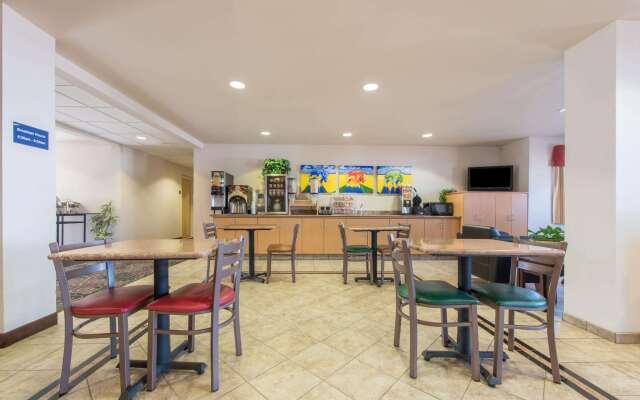 Microtel Inn & Suites by Wyndham Altus