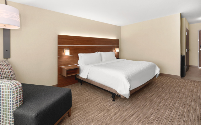 Holiday Inn Express & Suites Willows by IHG