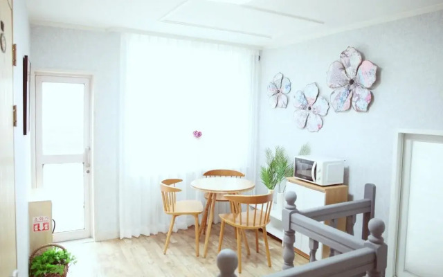 Unni House