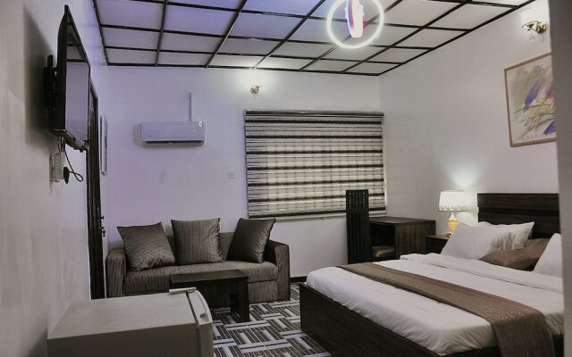 Jolie Suites