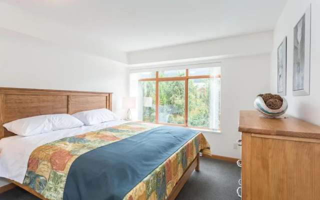Bright and Clean, Walk Everywhere, Shared Pool and Hot Tub