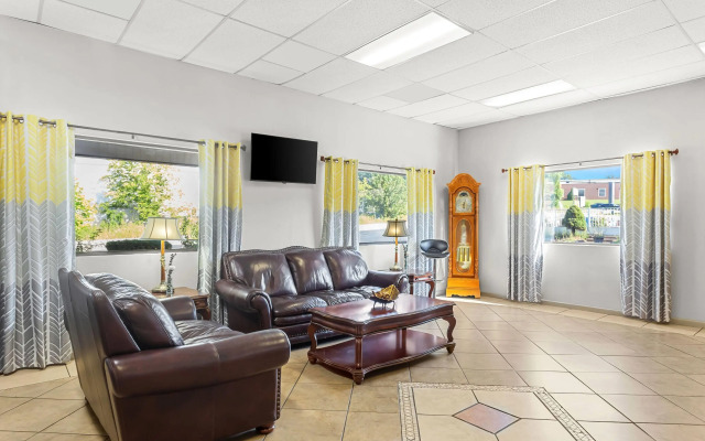 Days Inn by Wyndham Huntington