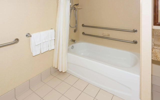 Hilton Garden Inn Buffalo Airport