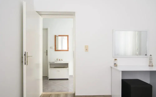 A3 90m2 apt W.shared Pool & Balcony,next to Beach