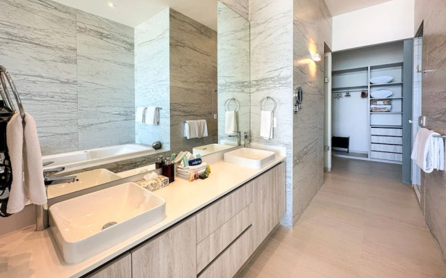 Sandy Beach 2BR Beachfront Getaway