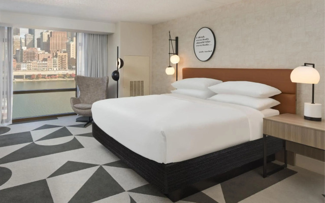 Sheraton Pittsburgh Hotel at Station Square