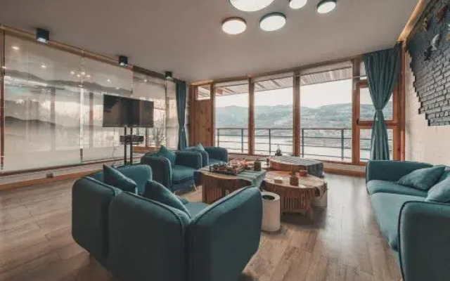 Yungu Xiangjiju Hot Spring Holiday Hotel