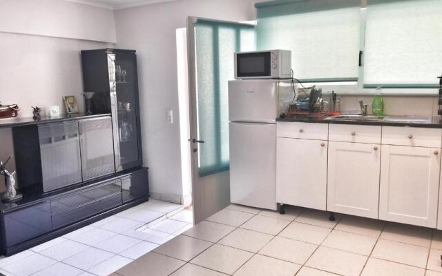 Renovated apt 100m from beach WiFi AC