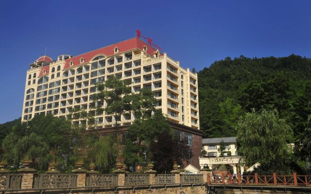 Huashuiwan No. 1 Hot Spring Hotel