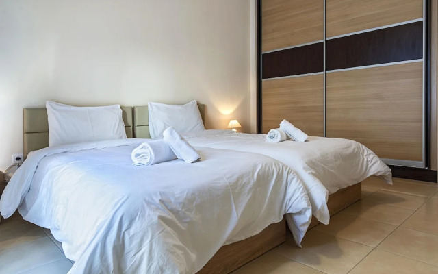 Oyster Athens Urban Shell in Koukaki