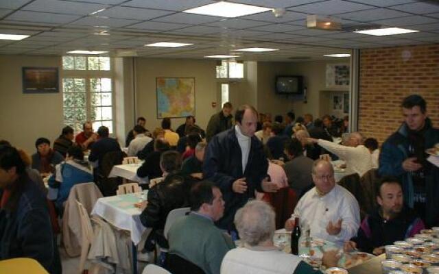 Auberge De Jeunesse De Saintes