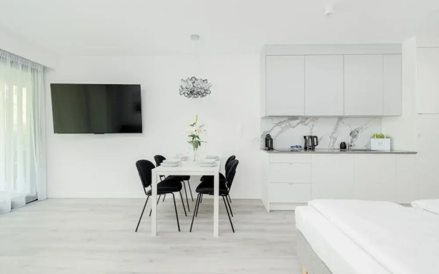Air-conditioned Studio for 4 by Renters