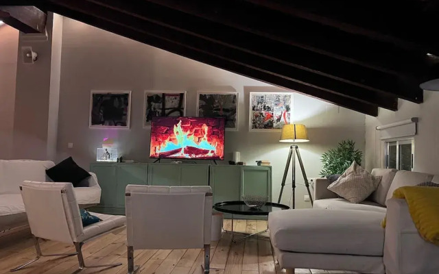 Duplex Loft And Home Office 140m2 Plus a 70m2 Terrace