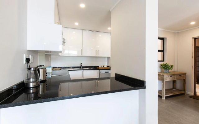 uSHAKA WATERFRONT - SPACIOUS SUBLIME STUNNER