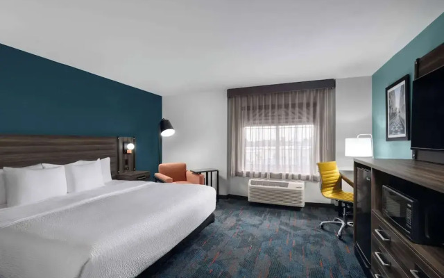La Quinta Inn & Suites by Wyndham Greensboro NC