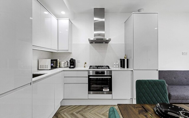 Beautiful 3 Bed Abode in Hanwell