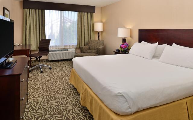 Holiday Inn Express Hotel & Suites River Park, an IHG Hotel