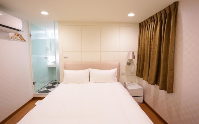 Jade Hotel