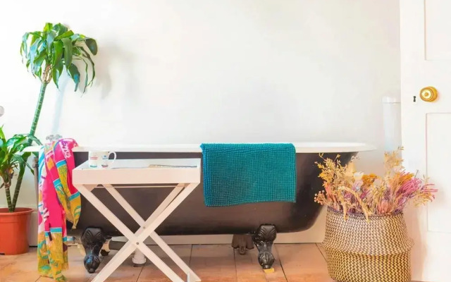 Beautiful 5 Bedroom Regency House / Pets Welcome