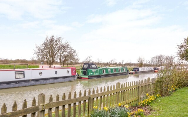 Wigrams Canalside Cottage