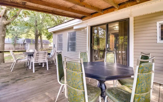 Deck + Dock Access: Lakefront Grove Cabin!
