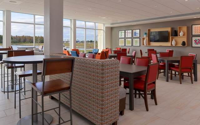 Holiday Inn Express & Suites Trinity