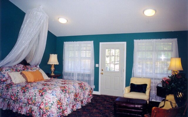 Hearthstone Elegant Lodge by the River